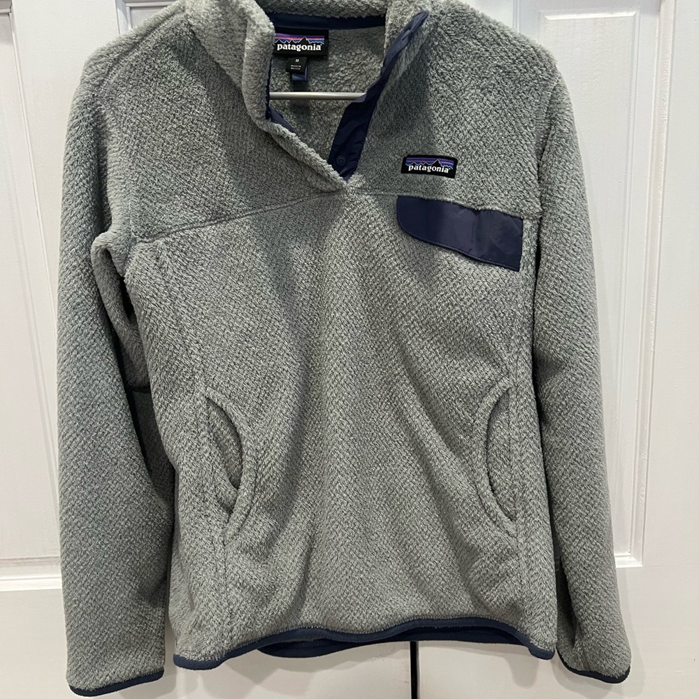 Patagonia Gray and Navy Fleece Jacket